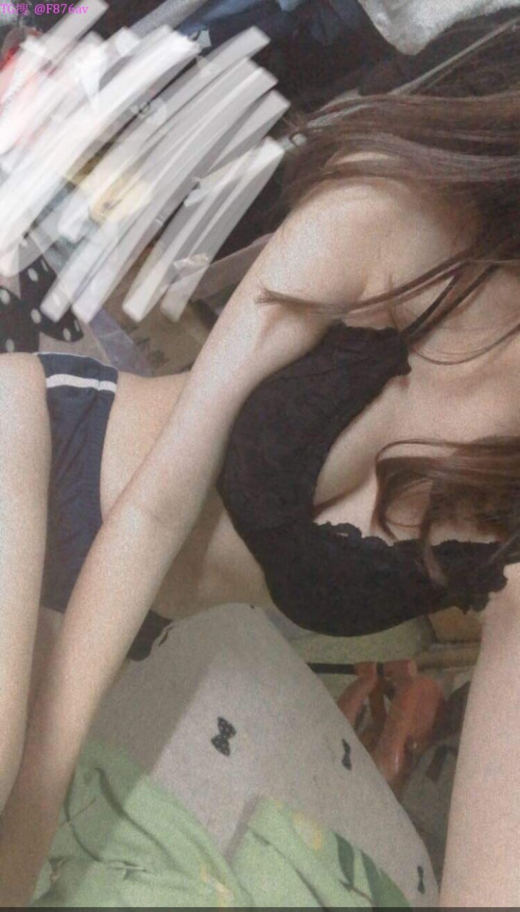 Cô vợ thuê người về dạy yoga mà không biết cô ta đang sexy Anh xã mình